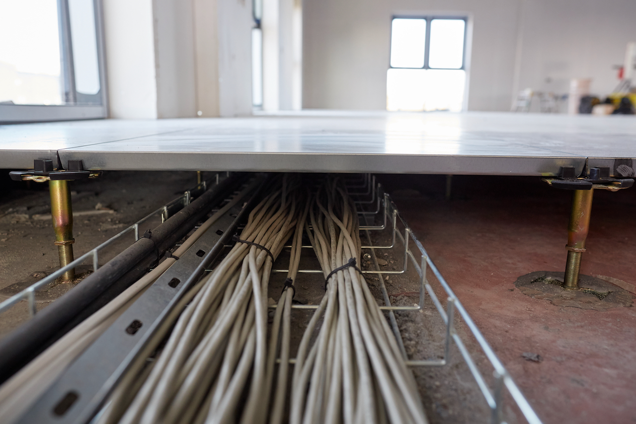 5 Benefits of Raised Floor Cable Management